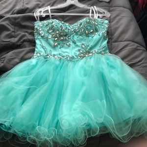Short HOCO/ PROM/ QUINCE dress✨🦚